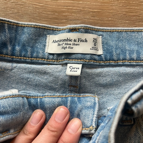 A&F Mom Short - Picture 3 of 3